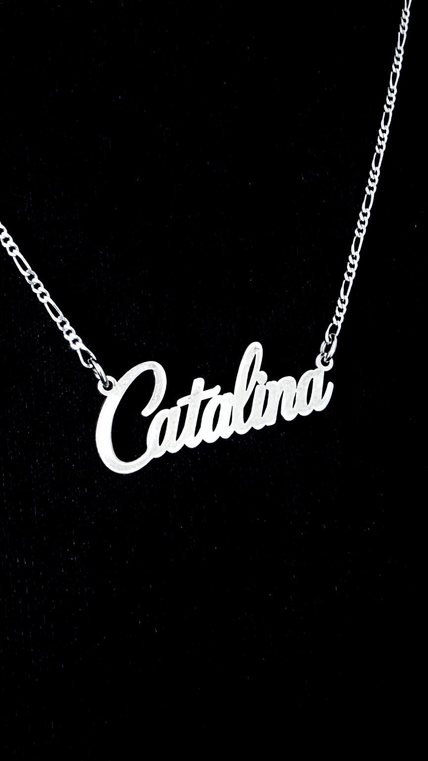 Collar de plata personalizado con el nombre Catalina
